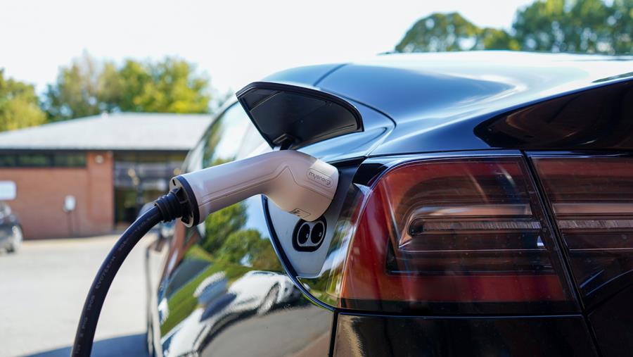 L'écologisation des voitures de société se concentre unilatéralement sur les voitures 100 % électriques