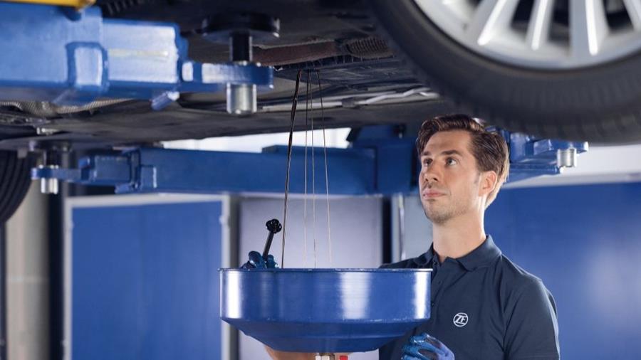 OLIE VERVERSEN VAN ZF-VERSNELLINGSBAKKEN