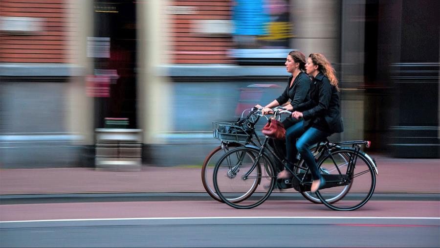 Plus d'une personne sur 4 envisage d'échanger sa 2e voiture contre un vélo en leasing
