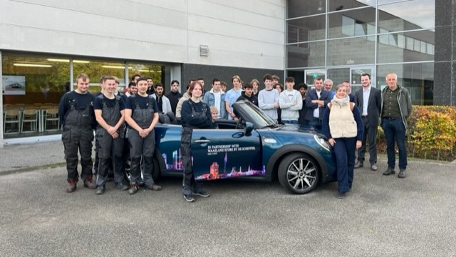 BMW De Schepper fait don d'une toute nouvelle MINI Cabrio à la weTech academy de Sint-Niklaas