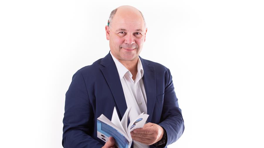 Column Mark Pecqueur: "Steek eens “elektriek” in je tank"