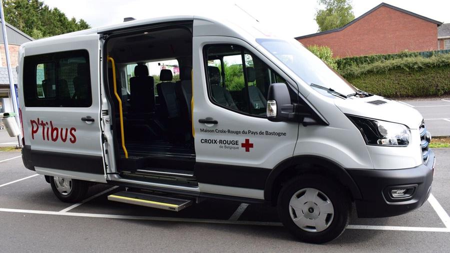 Ford E-Transit remplace un bus diesel à la Croix-Rouge de Bastogne
