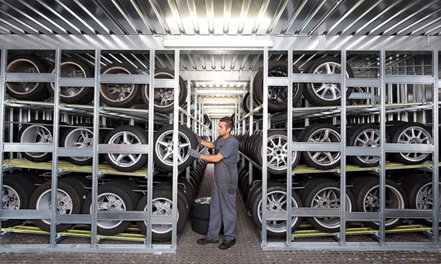 Hoe compact en efficiënt banden stockeren?